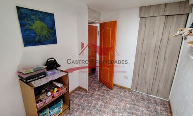 Hermosa Casa de Dos Pisos Ampliada con 5 Dormitorios, 2 Baños, Villa Anguita VI, Comuna San Bernardo.