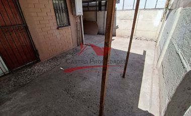 Casa Dos Pisos Solida con 2 Dormitorios, 1 Baño, Villa Los Adobes, Comuna de Quilicura.