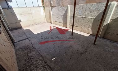 Casa Dos Pisos Solida con 2 Dormitorios, 1 Baño, Villa Los Adobes, Comuna de Quilicura.