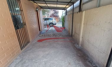 Casa Dos Pisos Solida con 2 Dormitorios, 1 Baño, Villa Los Adobes, Comuna de Quilicura.