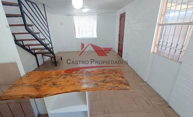 Casa Dos Pisos Solida con 2 Dormitorios, 1 Baño, Villa Los Adobes, Comuna de Quilicura.