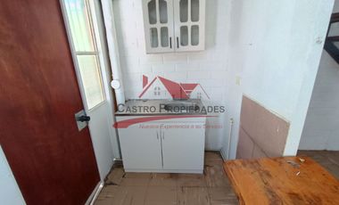 Casa Dos Pisos Solida con 2 Dormitorios, 1 Baño, Villa Los Adobes, Comuna de Quilicura.