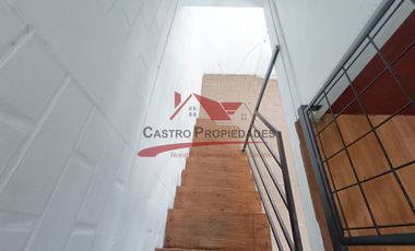 Casa Dos Pisos Solida con 2 Dormitorios, 1 Baño, Villa Los Adobes, Comuna de Quilicura.