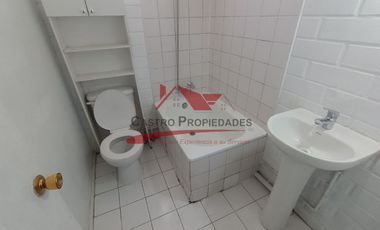 Casa Dos Pisos Solida con 2 Dormitorios, 1 Baño, Villa Los Adobes, Comuna de Quilicura.
