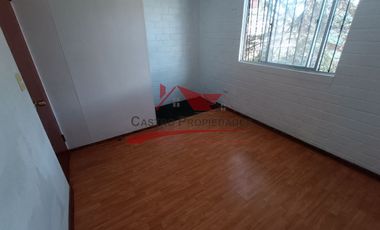 Casa Dos Pisos Solida con 2 Dormitorios, 1 Baño, Villa Los Adobes, Comuna de Quilicura.