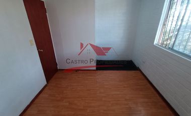 Casa Dos Pisos Solida con 2 Dormitorios, 1 Baño, Villa Los Adobes, Comuna de Quilicura.