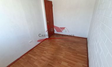 Casa Dos Pisos Solida con 2 Dormitorios, 1 Baño, Villa Los Adobes, Comuna de Quilicura.