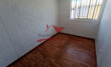 Casa Dos Pisos Solida con 2 Dormitorios, 1 Baño, Villa Los Adobes, Comuna de Quilicura.