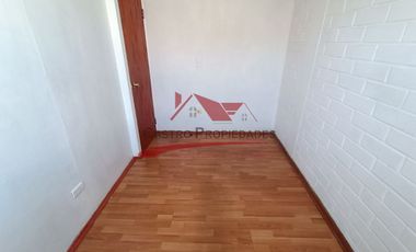 Casa Dos Pisos Solida con 2 Dormitorios, 1 Baño, Villa Los Adobes, Comuna de Quilicura.