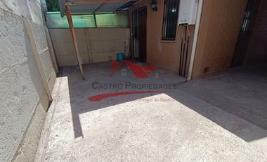 Casa Dos Pisos Solida con 2 Dormitorios, 1 Baño, Villa Los Adobes, Comuna de Quilicura.