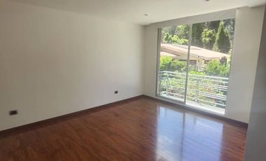 Tu refugio privado con la mejor vista de Chía! ⛰️✨  ¿Buscas privacidad, espacio y una vista que te quite el aliento? Esta casa de 3 niveles en Fonquet