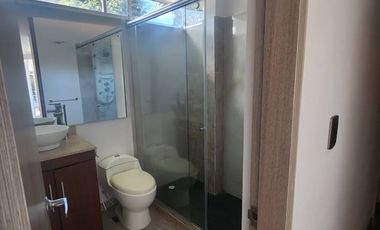 Tu refugio privado con la mejor vista de Chía! ⛰️✨  ¿Buscas privacidad, espacio y una vista que te quite el aliento? Esta casa de 3 niveles en Fonquet