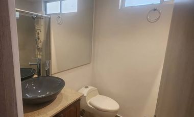 Tu refugio privado con la mejor vista de Chía! ⛰️✨  ¿Buscas privacidad, espacio y una vista que te quite el aliento? Esta casa de 3 niveles en Fonquet