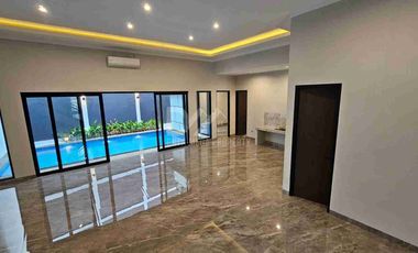Rumah dijual Mewah di Bintaro Sektor 9 Tangerang Tropical Private Pool