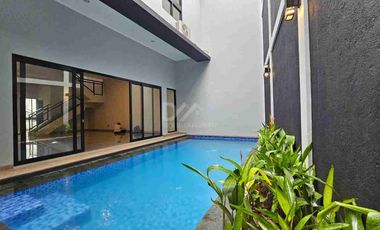 Rumah dijual Mewah di Bintaro Sektor 9 Tangerang Tropical Private Pool