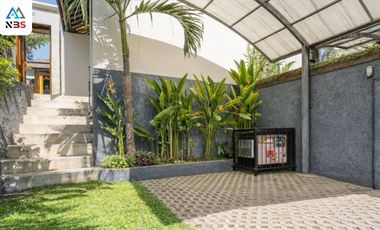 FOR SALE MODERN VILLA WITH BEAUTY SWIMMING POOL AT UNGASAN KUTA SELATAN