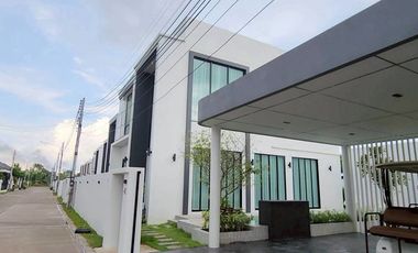 🏡 Luxury 2-Storey Modern Pool Villa Show House for Sale in Hang Dong, Chiang Mai