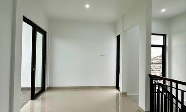 Rumah modern minimalis pinggir jalan view sawah di kota Mataram