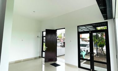 Rumah modern minimalis pinggir jalan view sawah di kota Mataram