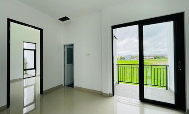 Rumah modern minimalis pinggir jalan view sawah di kota Mataram