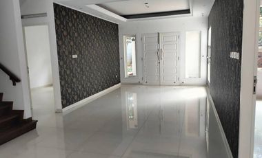 Dijual Rumah di Nusa Hijau Cimahi, Sangat Mewah Ada Kolam Renangnya