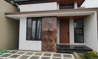 Dijual Rumah Modern Tropis, Besar dan Mewah Kalan Kaliurang KM 10