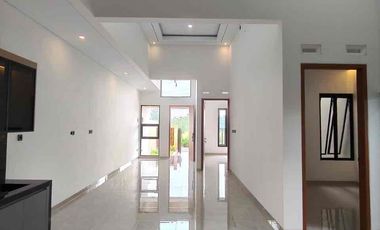 Dijual Rumah Modern Tropis, Besar dan Mewah Kalan Kaliurang KM 10