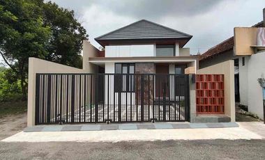 Dijual Rumah Modern Tropis, Besar dan Mewah Kalan Kaliurang KM 10