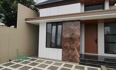 Dijual Rumah Modern Tropis, Besar dan Mewah Kalan Kaliurang KM 10