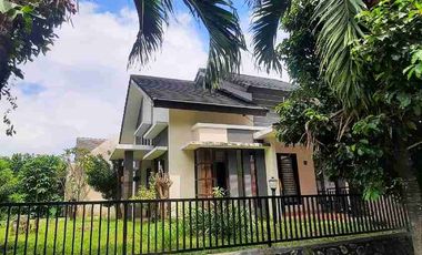 Dijual Cepat Rumah Hook, Asri, Halaman Luas dan Siap Huni dlm Cluster di BNR