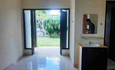 Dijual Cepat Rumah Hook, Asri, Halaman Luas dan Siap Huni dlm Cluster di BNR