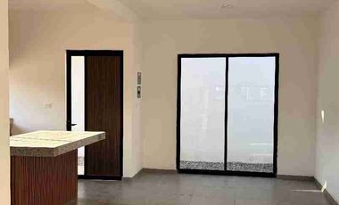 CASA EN VENTA CON TERRENO EXCEDENTE, ZONA INDUSTRIAL