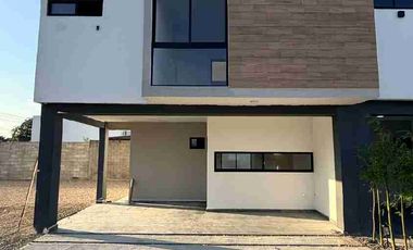 CASA EN VENTA CON TERRENO EXCEDENTE, ZONA INDUSTRIAL
