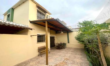 En Manta se Vende Casa de 3 Dormitorios. Sector Sur- Urbanización Ciudad del Sol