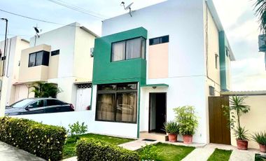 En Manta se Vende Casa de 3 Dormitorios. Sector Sur- Urbanización Ciudad del Sol