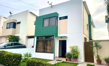 En Manta se Vende Casa de 3 Dormitorios. Sector Sur- Urbanización Ciudad del Sol