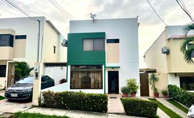 En Manta se Vende Casa de 3 Dormitorios. Sector Sur- Urbanización Ciudad del Sol