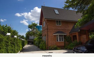 Luxurious house for sale in the heart of the city, next to The Up Rama 3 mall.