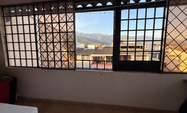 Casa con local en venta cerca cra 5 excelente zona residencial y comercial en Santa Ana