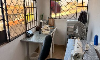 Casa con local en venta cerca cra 5 excelente zona residencial y comercial en Santa Ana