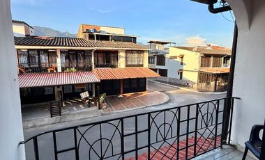 Casa con local en venta cerca cra 5 excelente zona residencial y comercial en Santa Ana