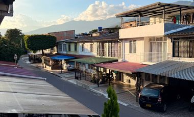 Casa con local en venta cerca cra 5 excelente zona residencial y comercial en Santa Ana