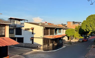 Casa con local en venta cerca cra 5 excelente zona residencial y comercial en Santa Ana