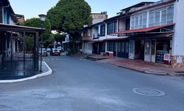 Casa con local en venta cerca cra 5 excelente zona residencial y comercial en Santa Ana