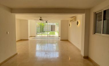 RENTA CASA EN EL CLUB DE GOLF LA CEIBA.