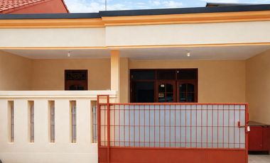 DIJUAL RUMAH BAGUS SIAP HUNI FREE AC STRATEGIS CIBINONG BOGOR