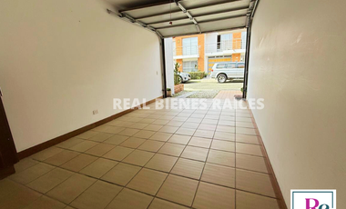 Casa medianera en arriendo – Estrato 4