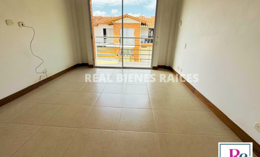 Casa medianera en arriendo – Estrato 4