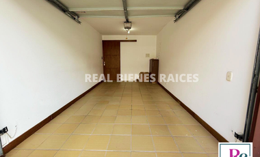 Casa medianera en arriendo – Estrato 4