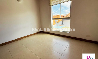 Casa medianera en arriendo – Estrato 4